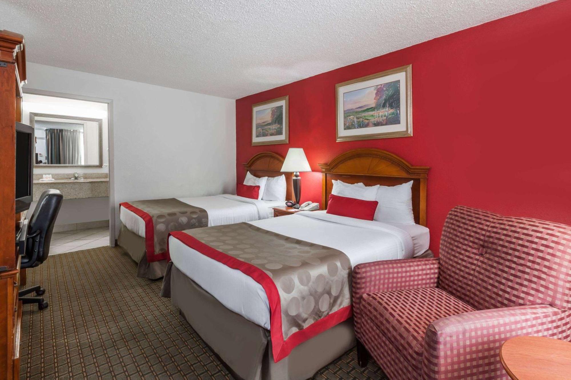 Ramada By Wyndham New Iberia Hotel Exterior photo