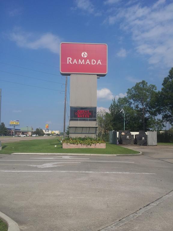 Ramada By Wyndham New Iberia Hotel Exterior photo